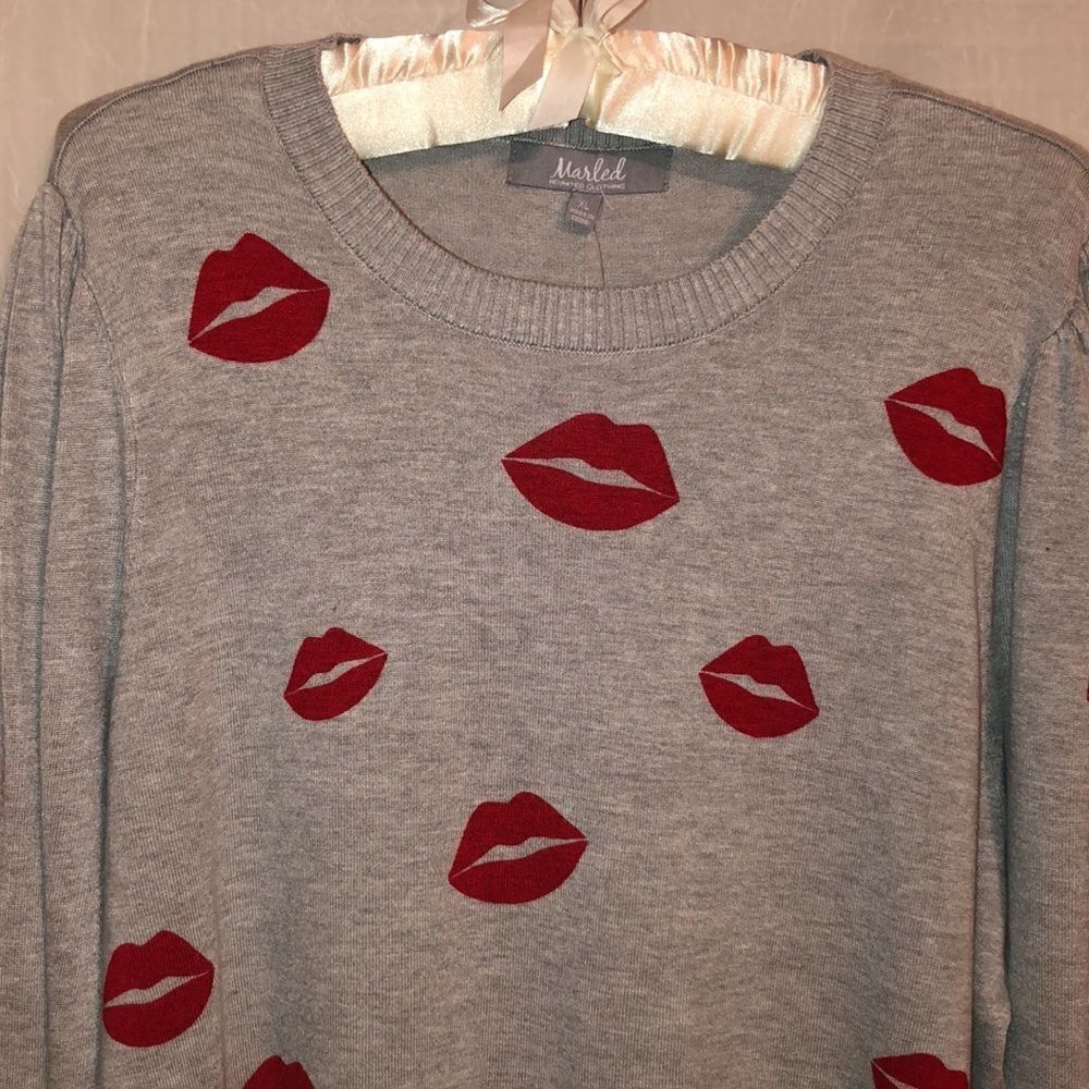 Marled XL Gray with Red Kisses Valentines Sweetheart Crewneck Sweater - Picture 3 of 10